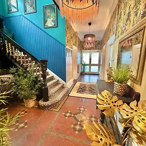  Hotel Lemur - Boutique - Short Stroll To The United Kingdom